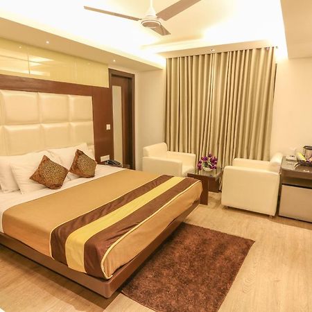 Fabhotel Red Leaf Mall Road Массури Экстерьер фото